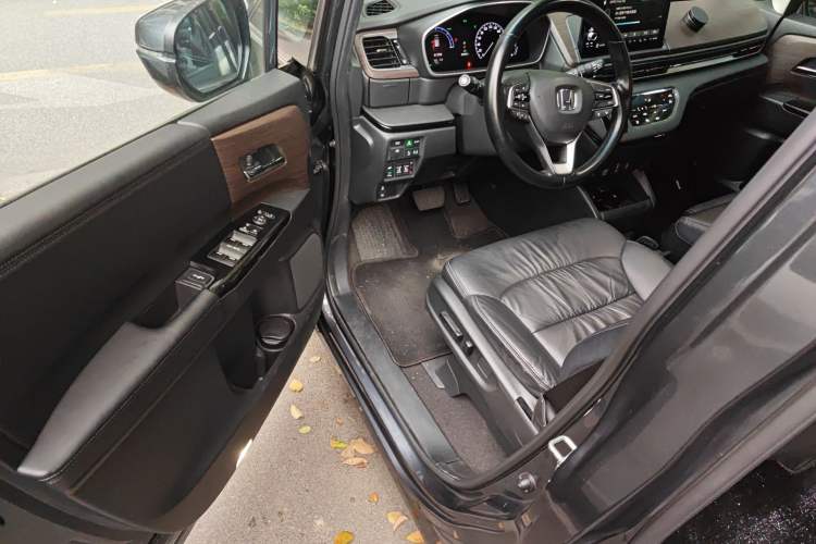 Used Honda Odyssey 2022 2.0L eHEV Sharp Supreme Edition Driver Seat