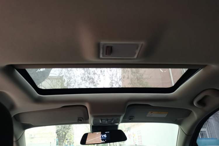 Used Chevrolet Trax 2016 1.4T Automatic Two-Wheel Drive Comfort Version with Sunroof Headliner