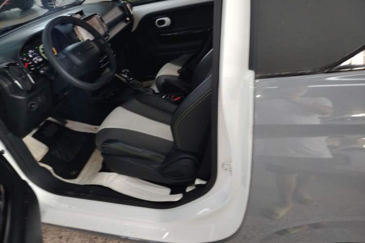 Used Roewe Clever 2021 302 km New Four-Seater Super-Efficient Version
