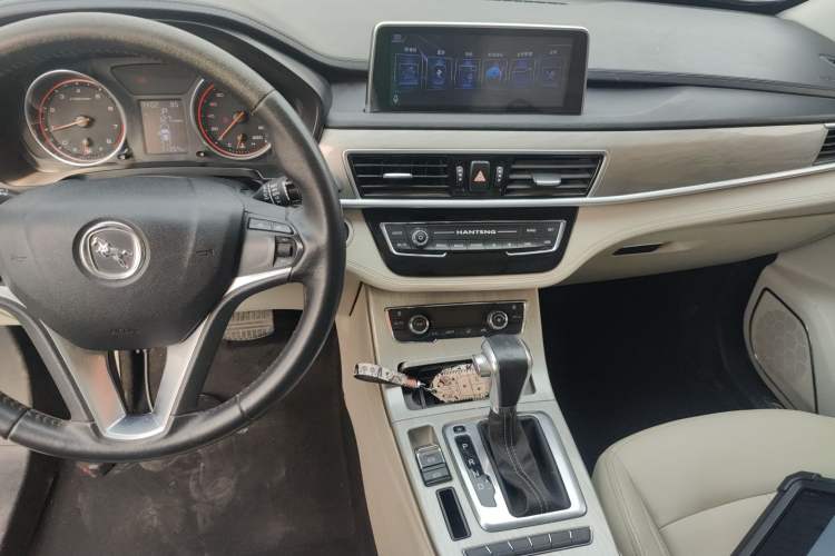 Used Hanteng X5 2018 1.5T CVT Luxury Edition Center Console