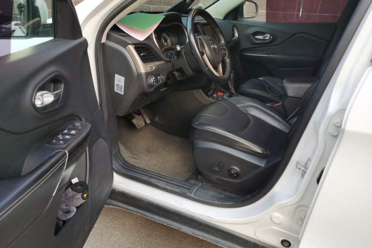 Used Jeep Cherokee 2014 2.4L Luxury Edition