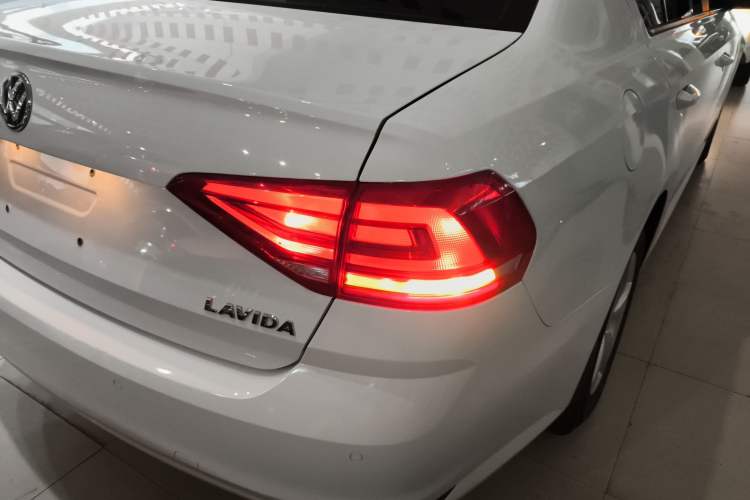 Used Volkswagen Lavida 2015 1.6L Automatic Fashion Edition Right Rear Taillight