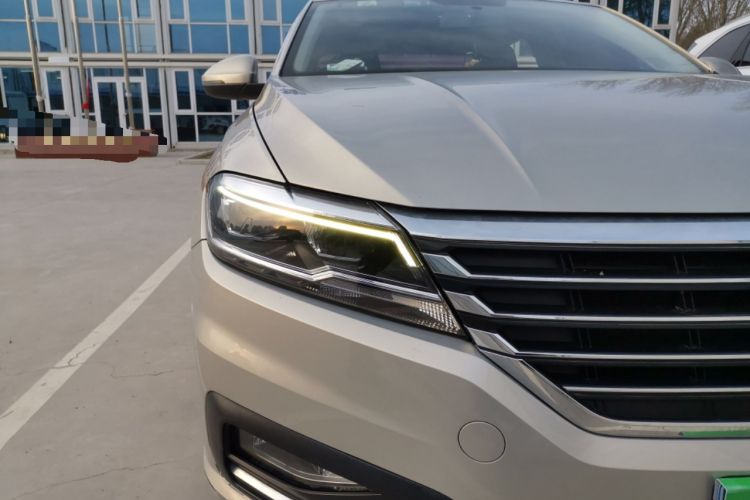 Used Volkswagen Lavida 2018 1.5L Automatic Comfort Edition China V Standard Right Front Headlight