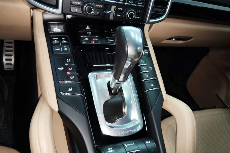 Used Porsche Cayenne 2014 Cayenne Platinum Edition 3.0T Gear Lever