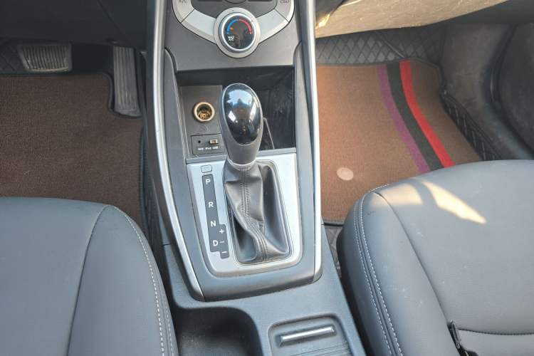 Used Hyundai Elantra (5th Generation / Langdong) 2016 1.6L Automatic Smart Version
