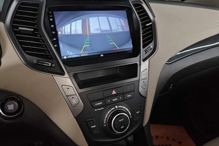 Used Hyundai Santa Fe 2013 2.4L Automatic 4x4 Smart Version Audio And AC Panel