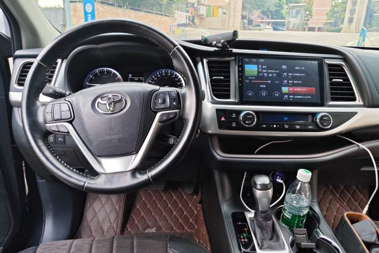 Used Toyota Highlander 2018 2.0T Four-Wheel Drive Luxury Edition 7 Seats China V Emission Standard