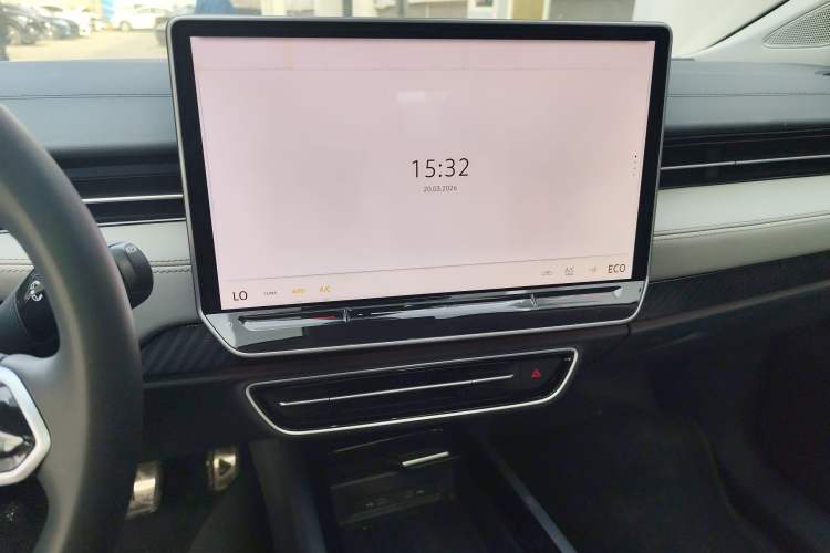 Used Volkswagen ID.7 VIZZION 2024 AIR model Audio And AC Panel