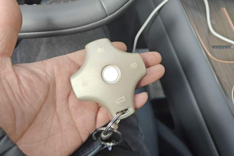 Used Dongfeng eπ eπ008 2024 210Max Range-Extended Version 6 Seats