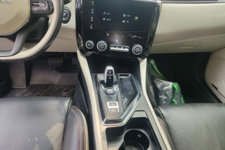 Used Lynk & Co 02 2018 1.5T DCT Two-Wheel Drive Zhaoban China V Standard
