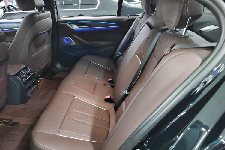 Used BMW 5 Series 2022 Second Facelift 530Li Leading Edition M Sport Package Left Rear Seat