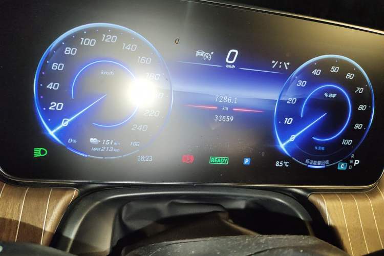 Used Mercedes-Benz EQE 2022 350 Pioneer Edition Odometer Close Up