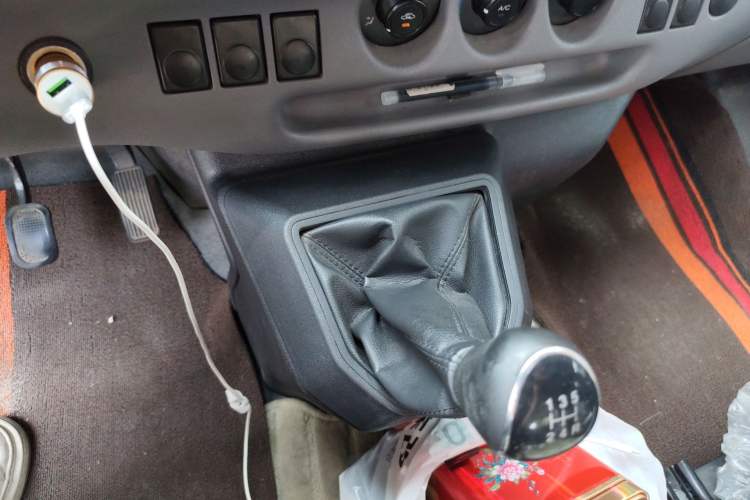 Used JMC Transit 2019 2.8T Commercial Version Short Wheelbase Mid-Roof 6-Seater China VI JX493 Gear Lever