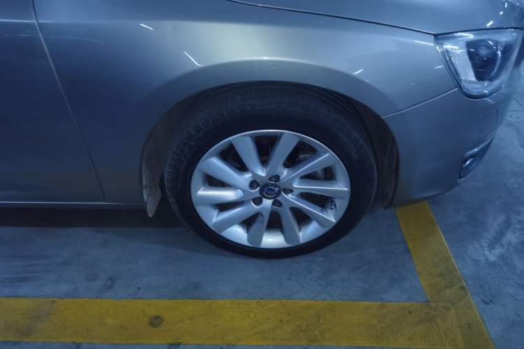 Used Volvo S60 2015 S60L 2.0T Zhiyuan Edition
