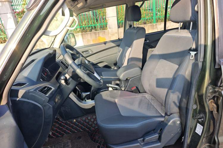 Used Leopaard Q6 2015 2.4L Manual Two-Wheel-Drive Elite Model
