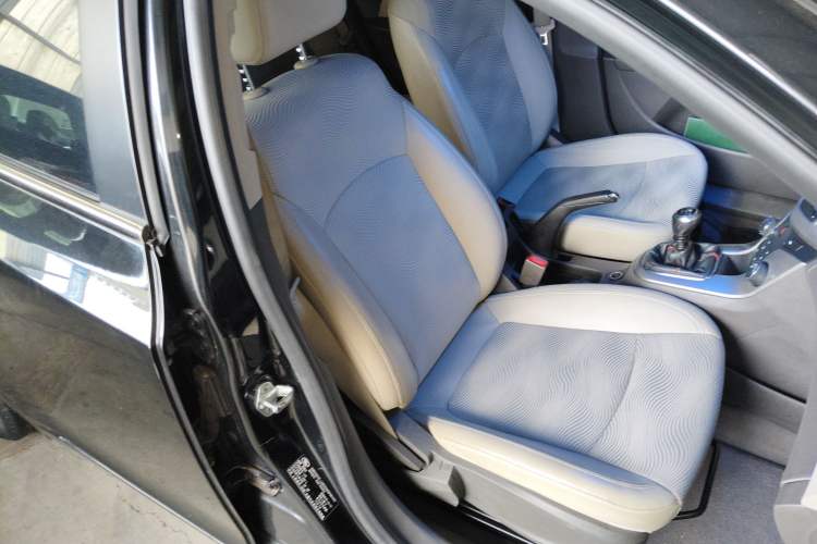 Used Chevrolet Cruze 2015 1.5L Classic SL MT Right Front Seat