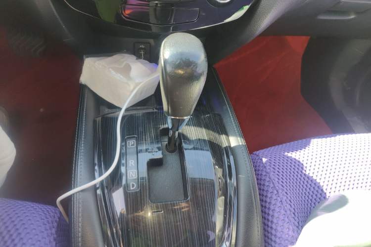 Used Nissan X-Trail 2014 2.0L CVT Comfort Edition 2WD Gear Lever