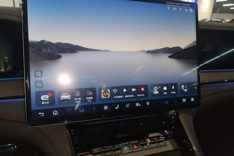 Used Denza Z9 2024 1100 km All-Wheel-Drive Ultra Version
