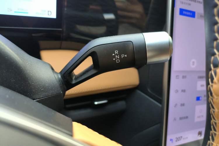 Used Geely Galaxy L7 2023 1.5T 115 km Starship Gear Lever