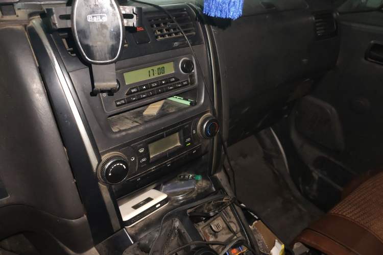 Used Jinbei Grace 2016 2.0L Standard Delivery Version Audio And AC Panel