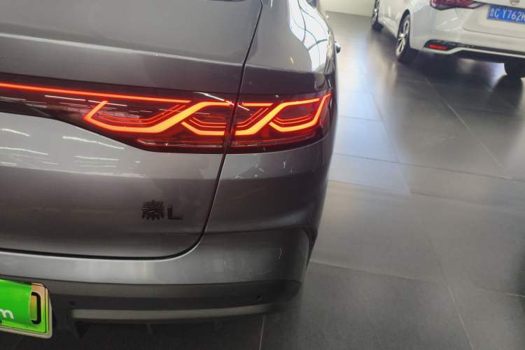 Used BYD Qin L 2024 DM-i 120KM Excellence Model Right Rear Taillight