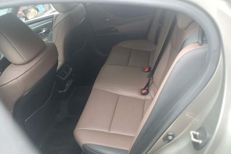 Used Lexus ES 2023 200 Excellence Edition Left Rear Seat