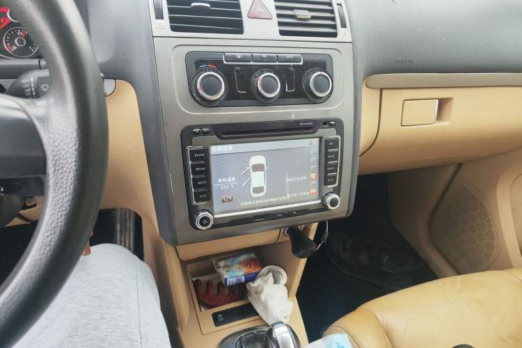 Used Volkswagen Touran 2011 1.4T DSG Zhiya Edition 5 Seats Audio And AC Panel