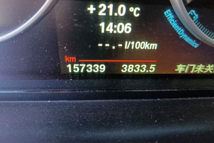 Used BMW 5 Series 2014 530Li Leading Model Odometer Close Up