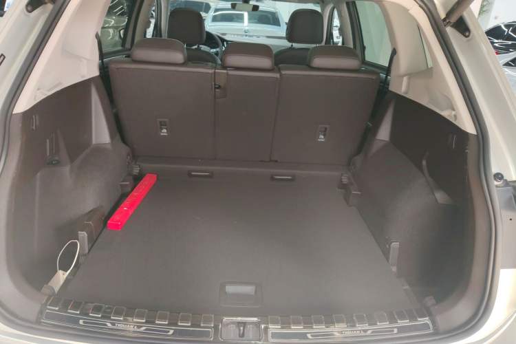 Used Volkswagen Tiguan L 2017 330TSI Automatic Two-Wheel Drive Flagship Edition Trunk