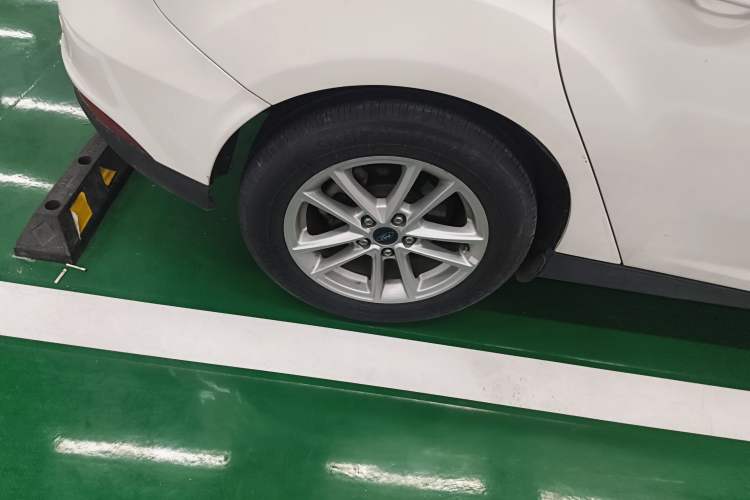 Used Ford Focus 2017 Hatchback 1.6L Manual Fashion Edition SmartDrive Version Right Rear Wheel Hub