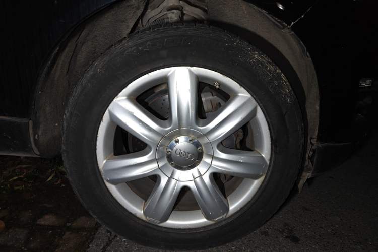 Used Audi Q7 2006 3.6 FSI quattro Base Model Right Front Wheel Hub