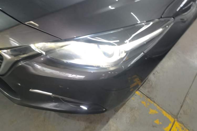 Used Mazda 3 Axela 2019 Cloud-Controlled Version Hatchback 1.5L Automatic Luxury Model Emission Standard China V Left Front Headlight