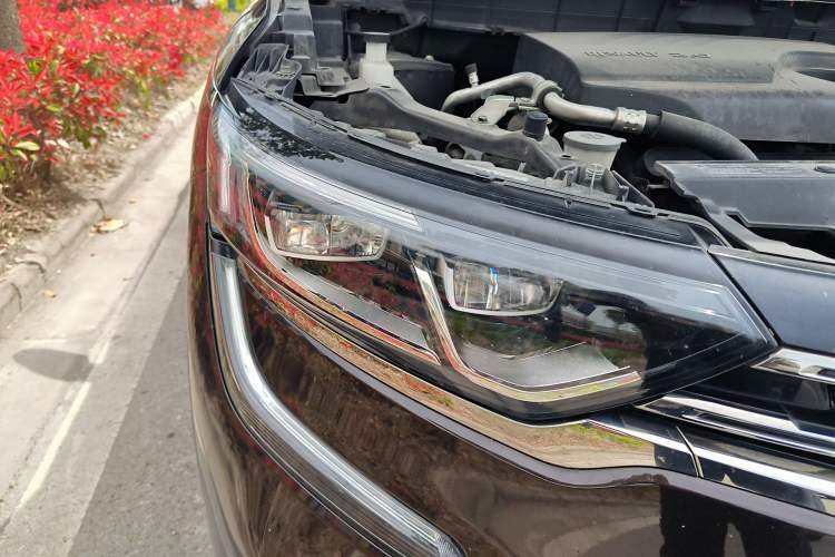 Used Renault Koleos 2018 2.0L Two-Wheel-Drive Luxury Edition Right Front Headlight