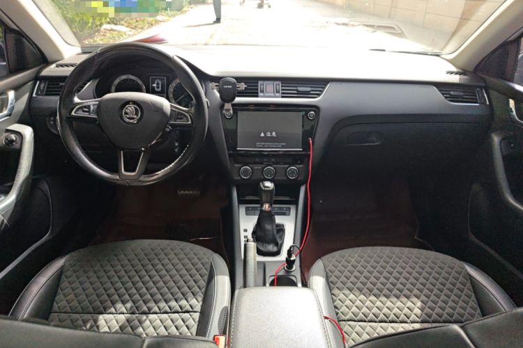 Used Skoda Octavia 2018 TSI280 DSG Luxury Edition Center Console