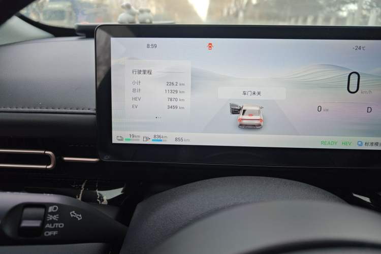 Used Wuling Xingguang 2025 70km Smart Standard Version Odometer Close Up