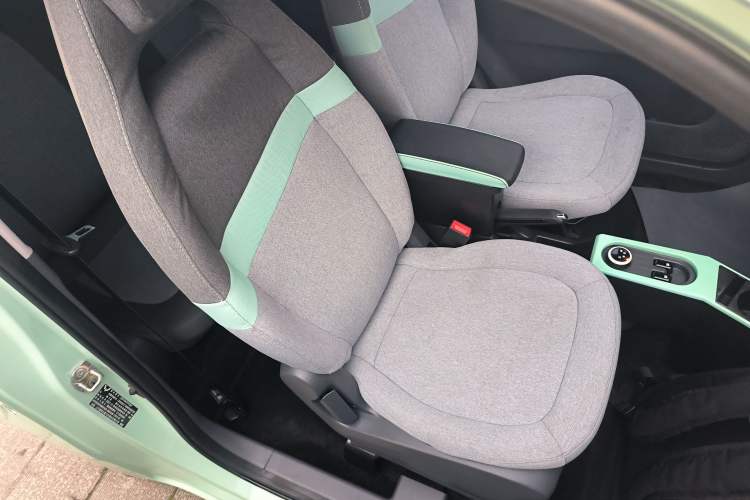 Used Wuling Hongguang MINIEV 2021 Macaron Fashion Model Lithium Iron Phosphate Right Front Seat