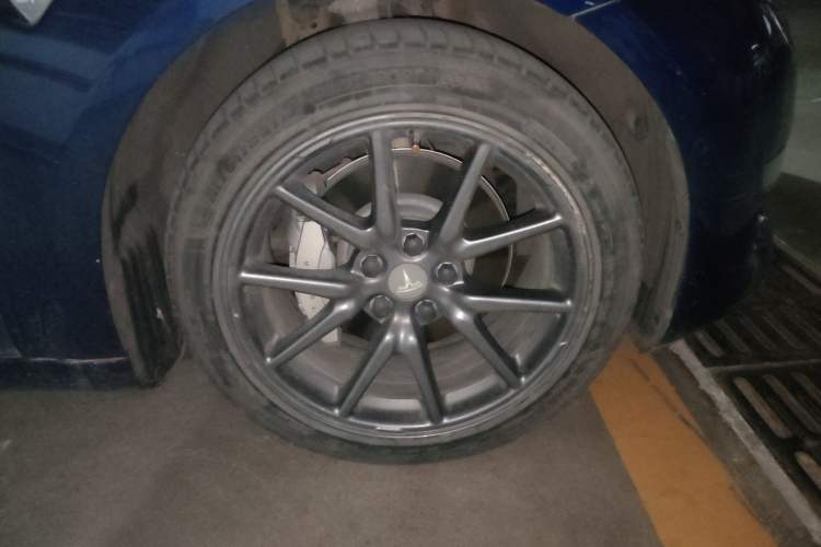 Used Tesla Model 3 2019 Long-Range All-Wheel-Drive Version
