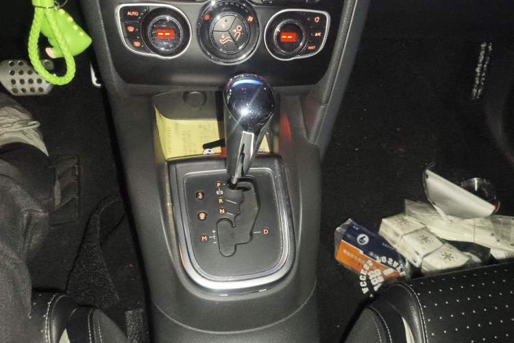 Used DS 4 2012 1.6T Elegant Edition Gear Lever