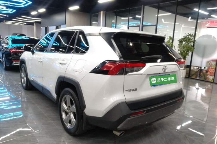 Used Toyota RAV4 2022 2.0L CVT Two-Wheel Drive Fashion Edition