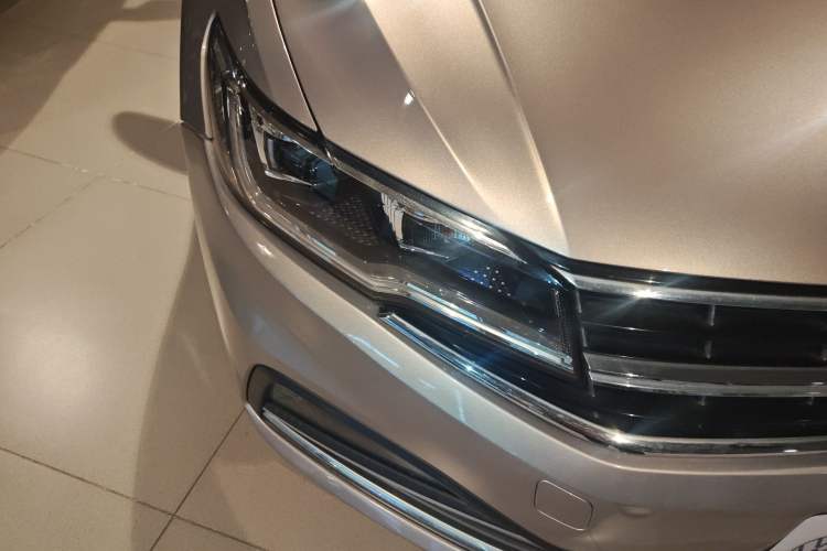 Used Volkswagen Bora 2020 1.5L Automatic Comfort Model Right Front Headlight