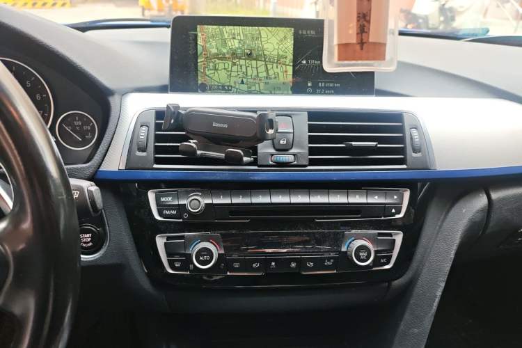 Used BMW 3 Series 2016 320i M Sport Audio And AC Panel