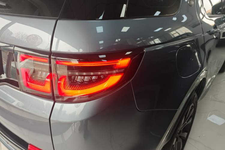 Used Land Rover Discovery Sport 2020 249 PS R-Dynamic Performance Tech Edition 7 Seats Right Rear Taillight