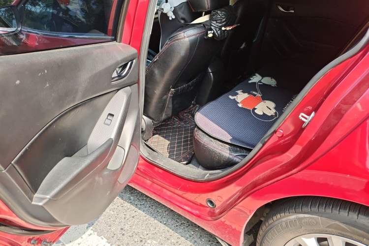 Used Mazda 3 Axela 2016 Hatchback 1.5L Automatic Luxury Model