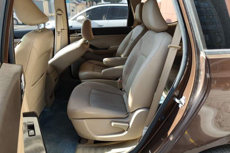 Used Baojun 730 2014 1.5L manual Comfort version 7 seats