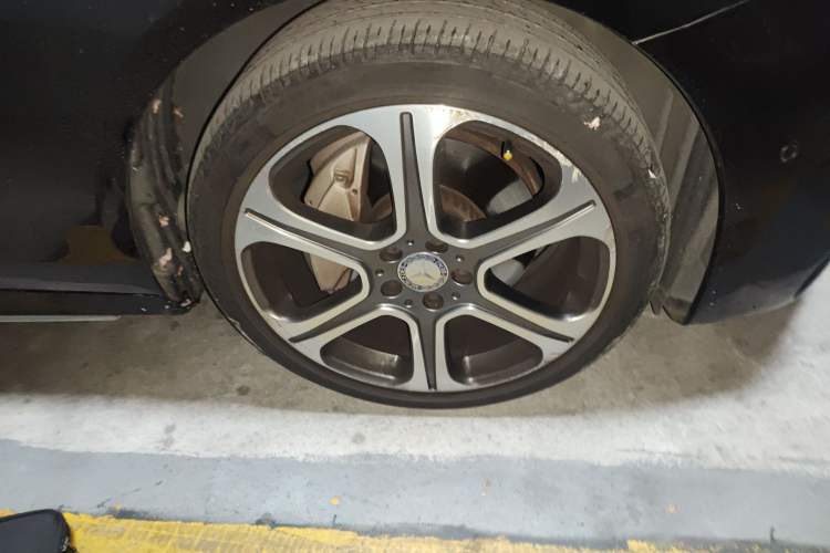 Used Mercedes-Benz E-Class 2016 E 300 L Sporty and Stylish Model Right Front Wheel Hub