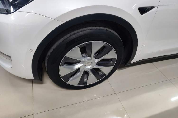 Used Tesla Model Y 2022 Long-Range All-Wheel-Drive Version