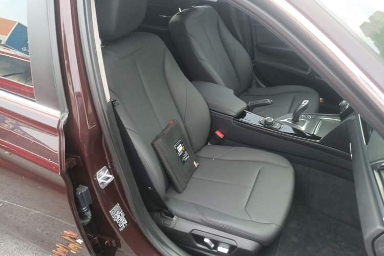 Used BMW 3 Series 2016 320Li Ambition Model
