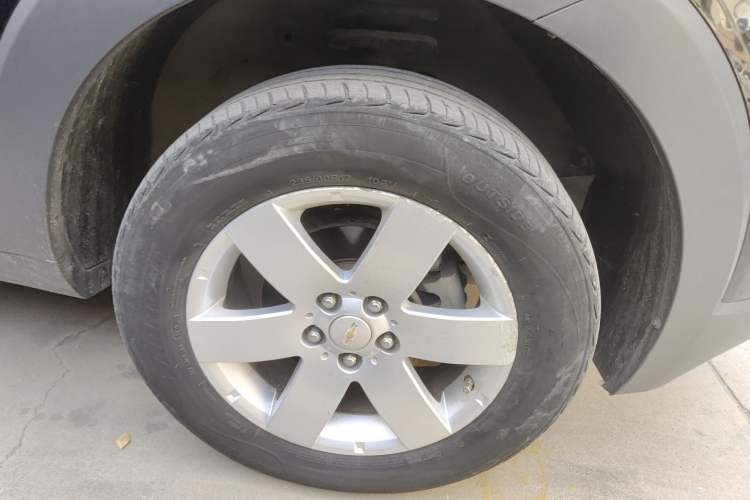 Used Chevrolet Captiva 2013 2.4L Two-Wheel Drive City Edition 7-Seater Right Front Wheel Hub