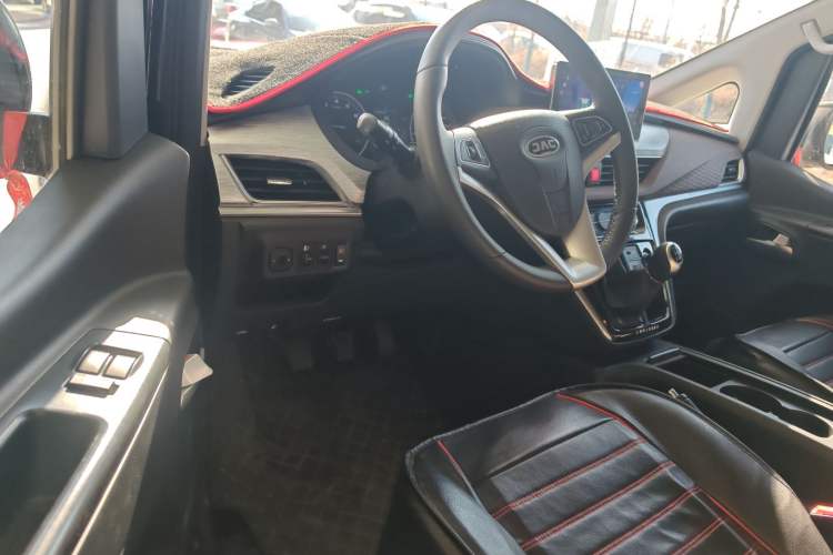 Used JAC Refine M3 2025 PLUS 1.8L Manual Smart Connect Version 7/8 Seats
