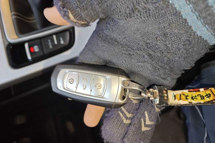 Used Geely Auto Emgrand X7 Sport 2016 2.0L Manual Smart Connect Version
